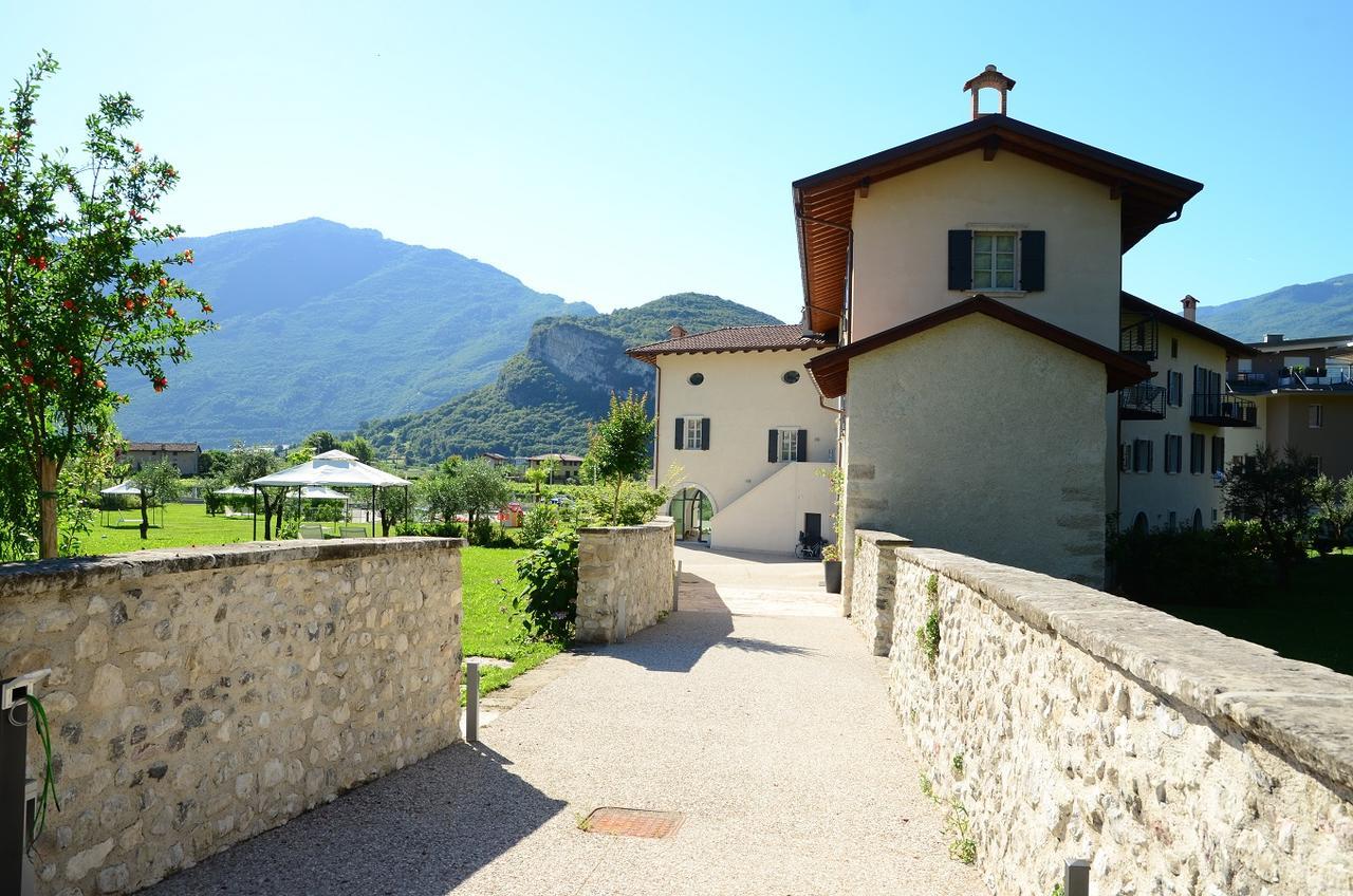 Borgo San Nazzaro Aparthotel Riva del Garda Luaran gambar